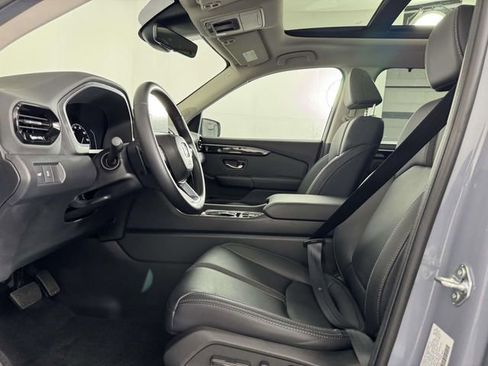Used 2025 Honda Pilot Touring image 4