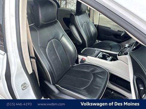 Used 2024 Chrysler Pacifica Limited image 15