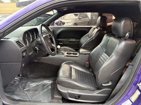 Used 2010 Dodge Challenger R/T RWD image 31