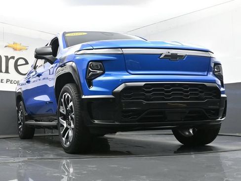 Used 2025 Chevrolet Silverado EV RST w/ LPO, Dark Package RST AWD/4WD image 3