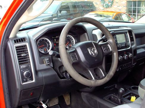 Used 2018 RAM 2500 Tradesman w/ Chrome Appearance Group AWD/4WD image 10