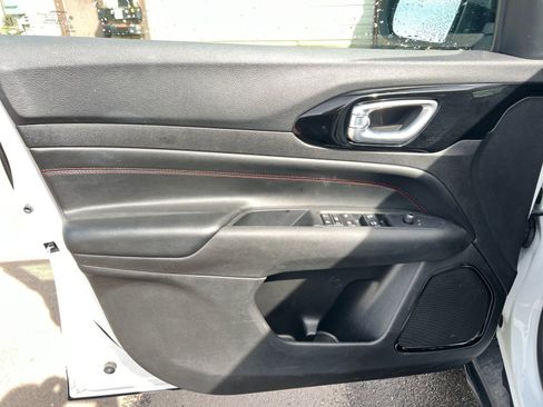 Used 2024 Jeep Compass Trailhawk image 19