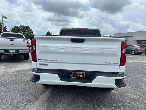 Used 2020 Chevrolet Silverado 1500 Custom w/ Custom Value Package AWD/4WD image 4