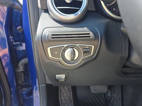 Used 2020 Mercedes-Benz GLC 300 4MATIC image 35