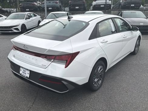 New 2026 Hyundai Elantra Hybrid FWD image 8