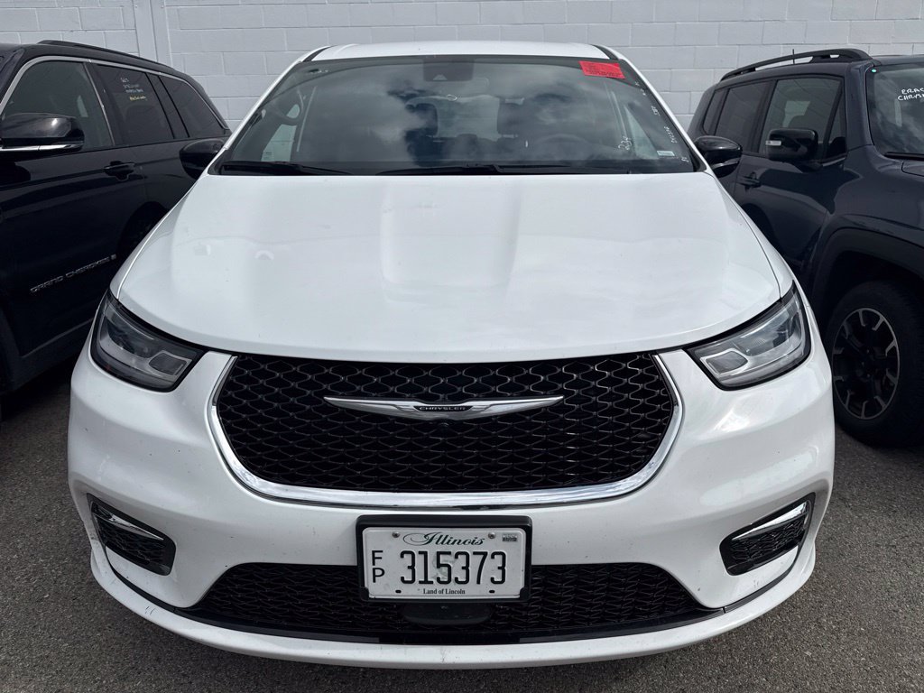Used 2025 Chrysler Pacifica Select FWD image 3