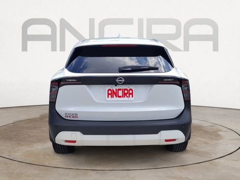 Used 2025 Nissan Kicks SV FWD image 9