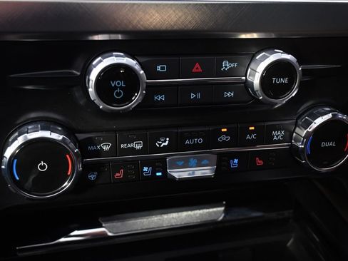 Used 2025 Ford F250 King Ranch w/ Chrome Package AWD/4WD image 32