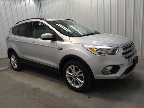 Used 2018 Ford Escape SE w/ Ford Safe & Smart Package AWD/4WD image 11