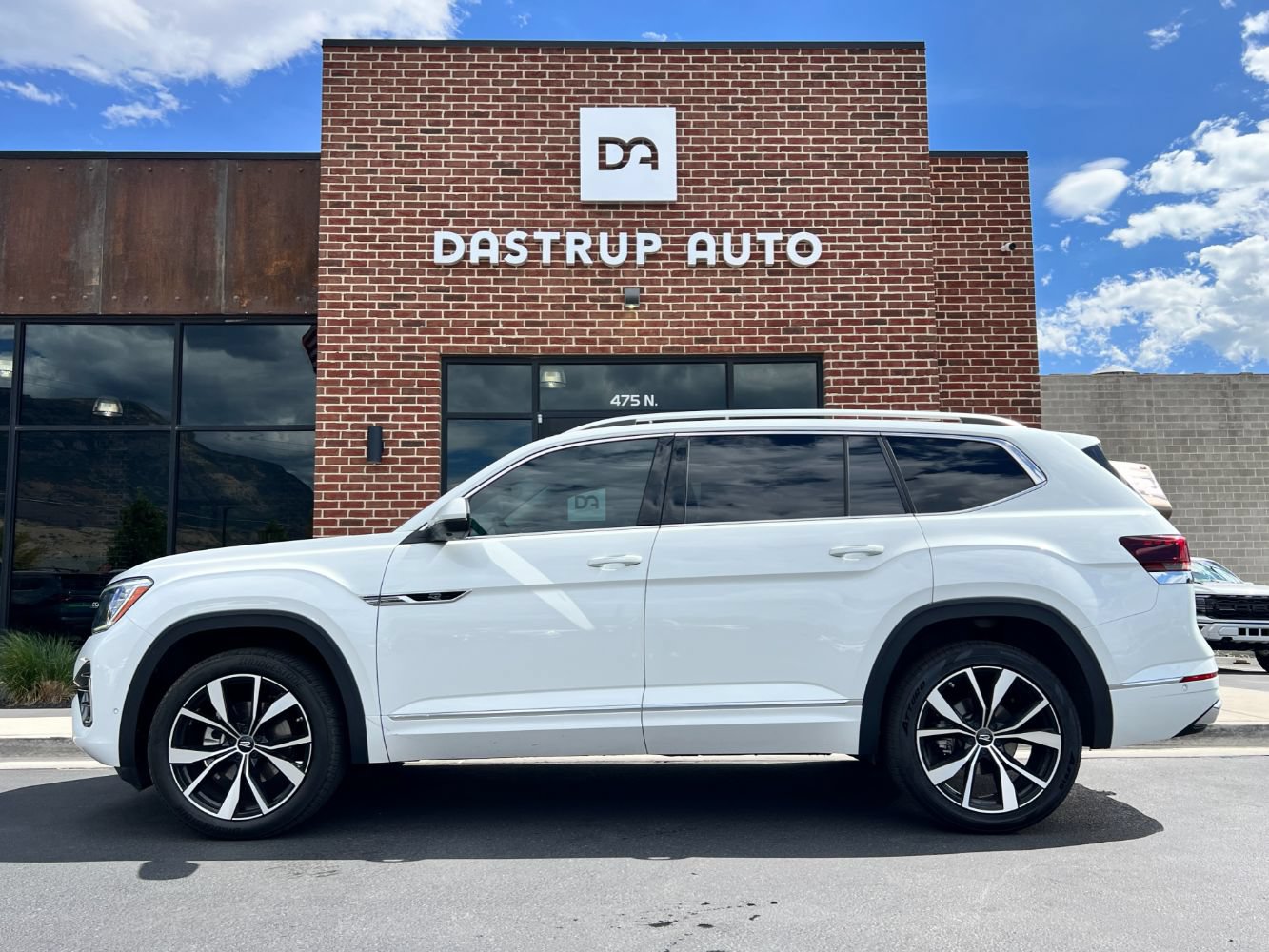 Used 2024 Volkswagen Atlas SEL Premium R-Line AWD/4WD image 3