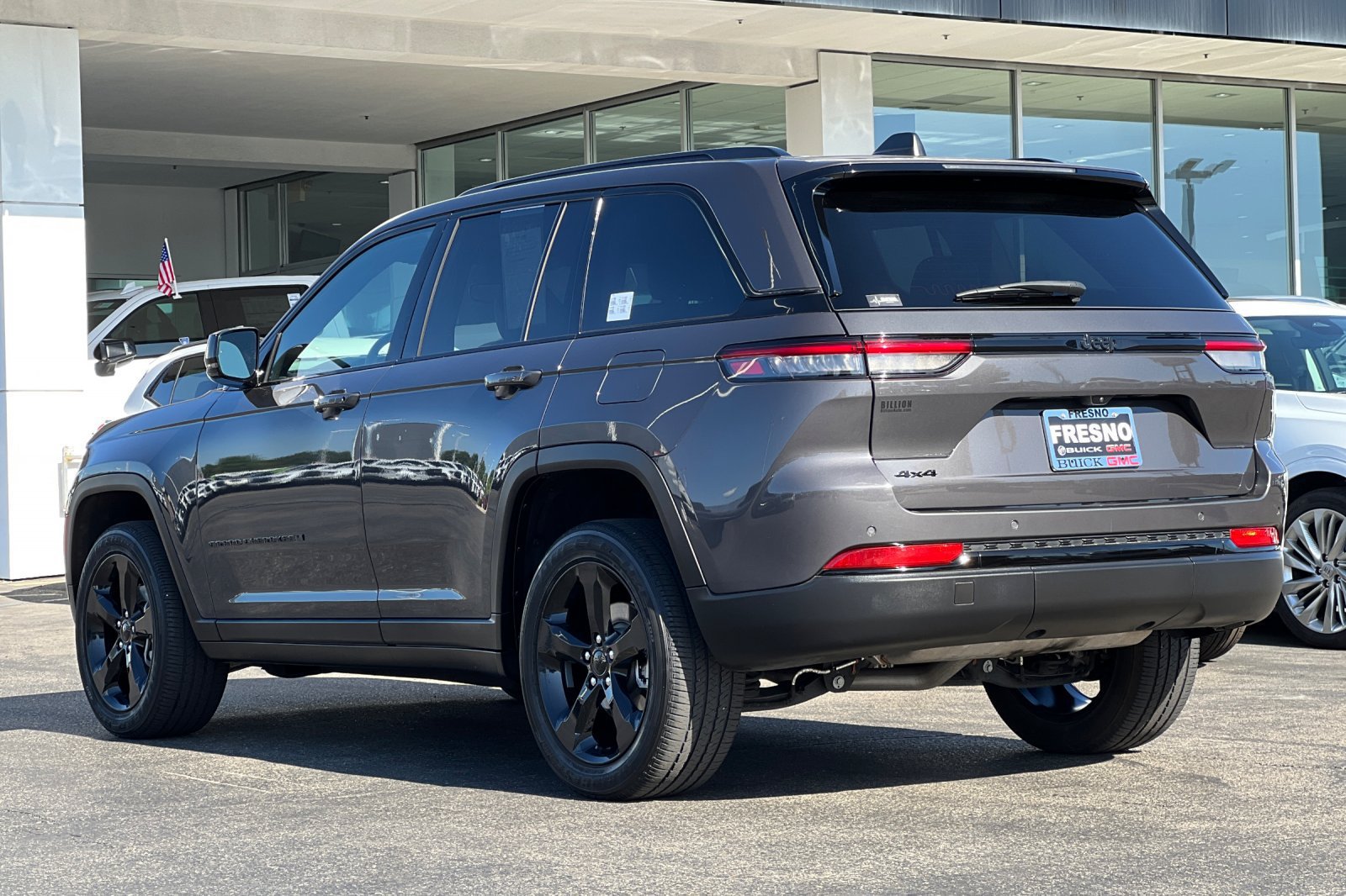 Used 2023 Jeep Grand Cherokee Altitude AWD/4WD image 7