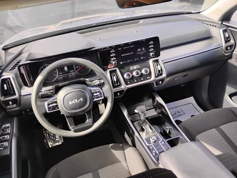 Used 2023 Kia Sorento LX image 60
