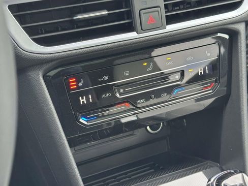 New 2026 Volkswagen Taos SE AWD/4WD image 21