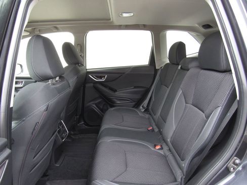 Used 2019 Subaru Forester Premium AWD/4WD image 14