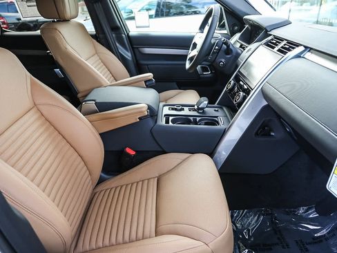 New 2026 Land Rover Discovery Limited Edition image 15