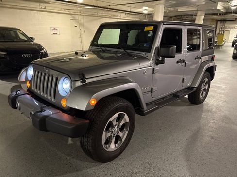 Used 2018 Jeep Wrangler Unlimited Sahara w/ Connectivity Group AWD/4WD image 7