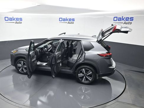 Used 2025 Nissan Rogue SL FWD image 58