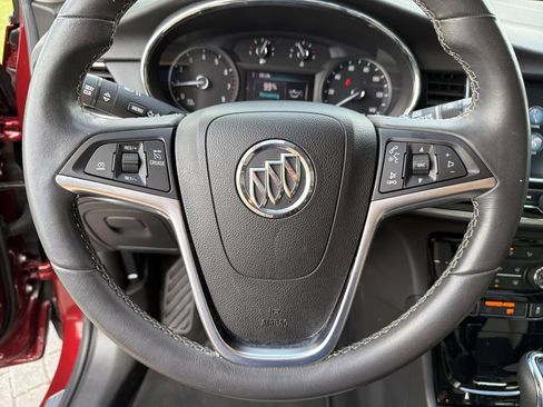 Used 2021 Buick Encore Preferred AWD/4WD image 27