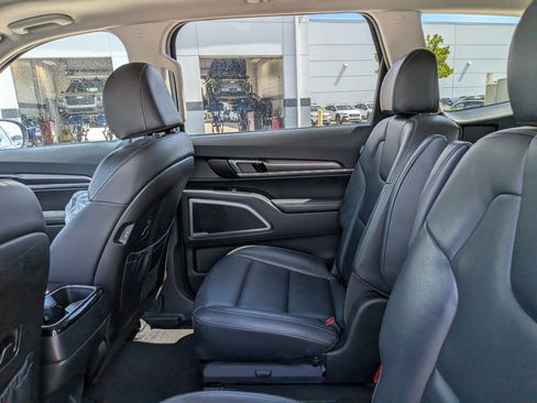 Used 2025 Kia Telluride S AWD/4WD image 15