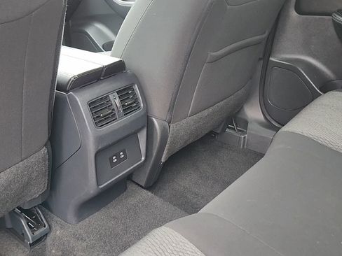 Used 2025 Nissan Rogue SV image 17