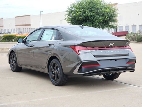 New 2026 Hyundai Elantra SEL Sport Premium FWD image 3
