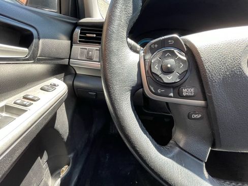 Used 2014 Toyota Camry SE w/ Moonroof Package FWD image 12