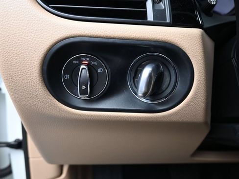 Certified 2022 Porsche Macan AWD/4WD image 24