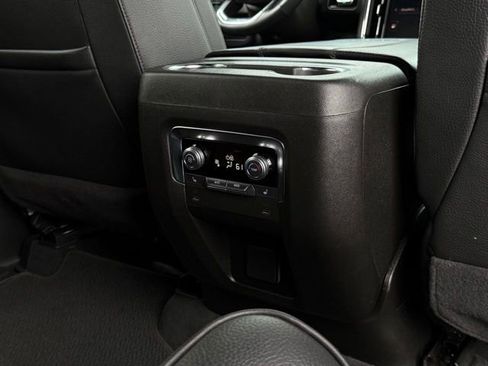 Used 2025 GMC Yukon XL Denali AWD/4WD image 18