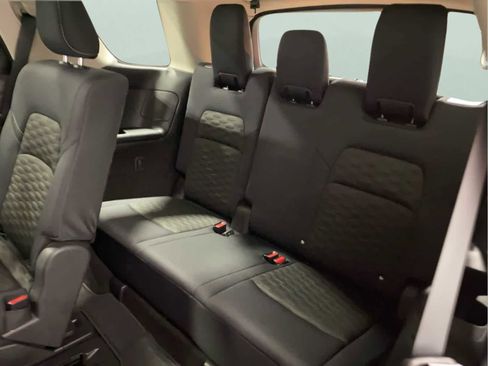 Used 2024 Nissan Pathfinder S image 25