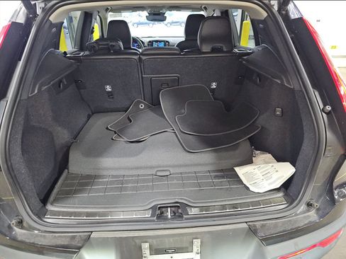 Used 2023 Volvo XC40 B4 Plus w/ Driver Assist Package FWD image 7