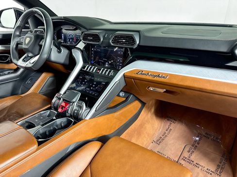Used 2020 Lamborghini Urus image 37