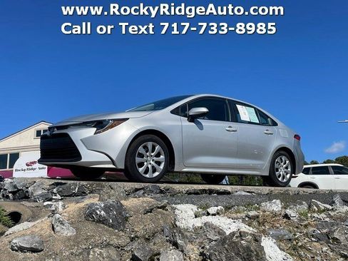 Used 2025 Toyota Corolla LE image 1