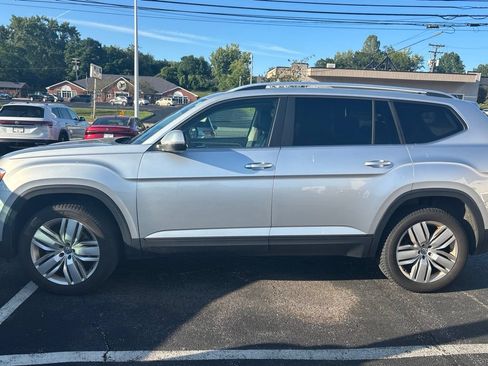 Used 2019 Volkswagen Atlas SE w/ Panoramic Sunroof Package AWD/4WD image 2