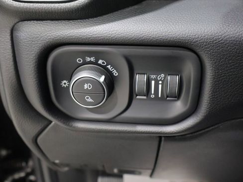 Used 2025 RAM 2500 Laramie AWD/4WD image 28