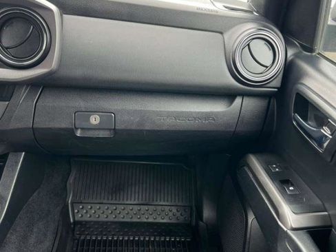 Used 2019 Toyota Tacoma TRD Off-Road AWD/4WD image 28