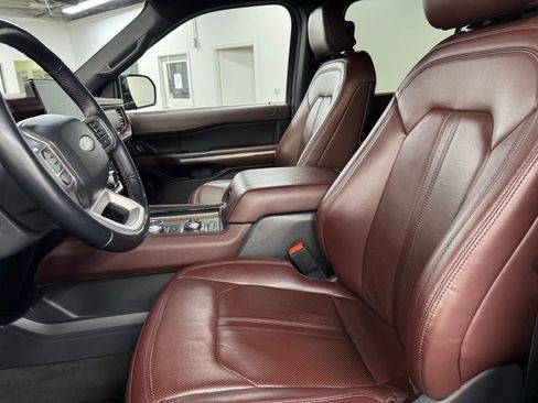 Used 2024 Ford Expedition Limited image 10