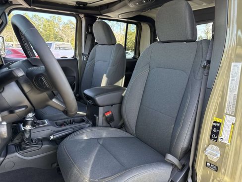 New 2025 Jeep Gladiator Sport AWD/4WD image 11