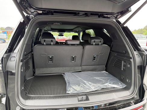 New 2026 Chevrolet Traverse RS w/ LPO, Floor Liner Package FWD image 19