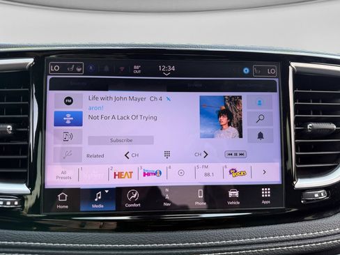 Used 2025 Chrysler Pacifica Limited FWD image 25