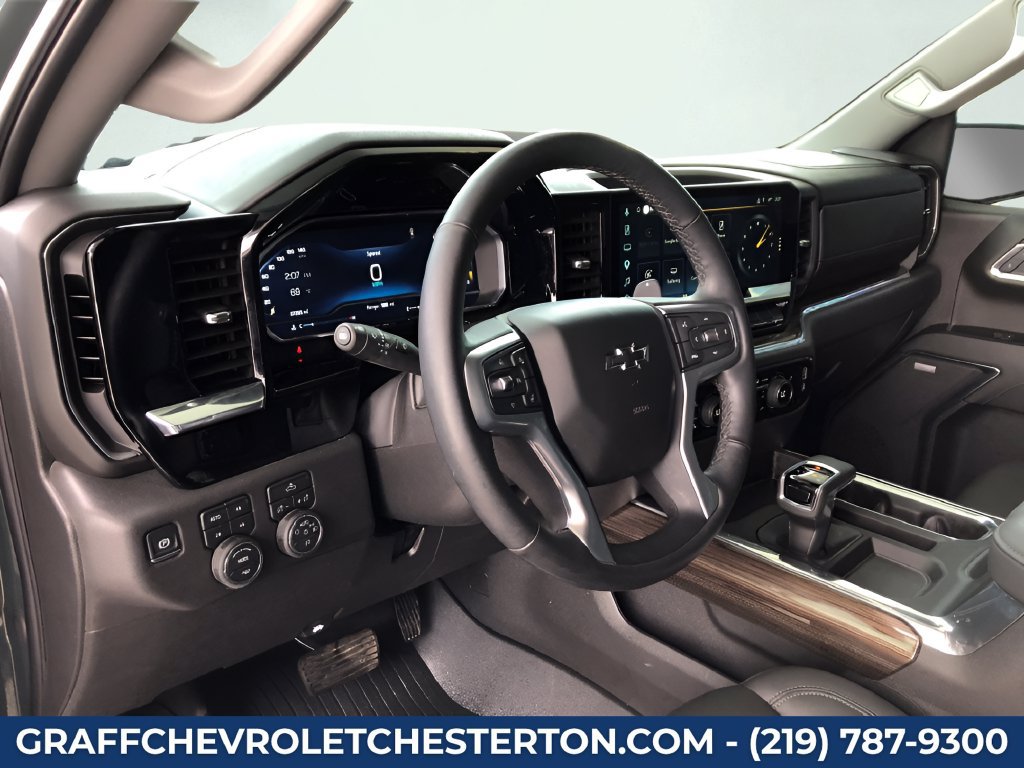 Used 2025 Chevrolet Silverado 1500 LT Trail Boss w/ Convenience Package II AWD/4WD image 16