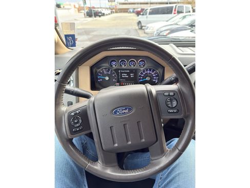 Used 2011 Ford F250 Lariat w/ Lariat Interior Pkg image 19