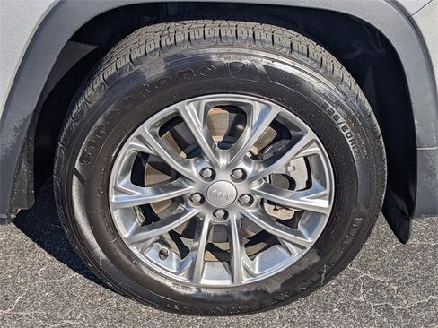 Certified 2020 Jeep Cherokee Latitude Lux w/ Comfort/Convenience Group image 8