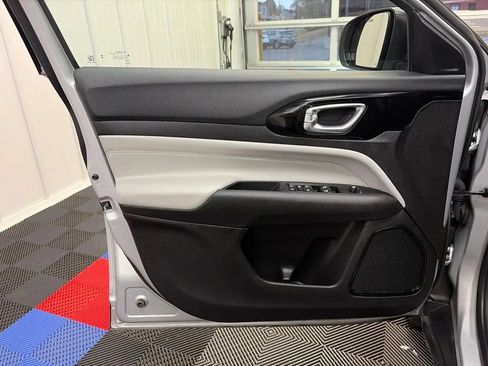 Used 2025 Jeep Compass Limited AWD/4WD image 11