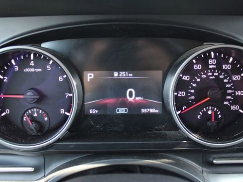 Used 2024 Kia Carnival LX FWD image 41