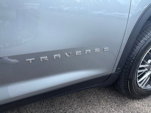 Used 2025 Chevrolet Traverse LT w/ Driver Confidence Package FWD image 32
