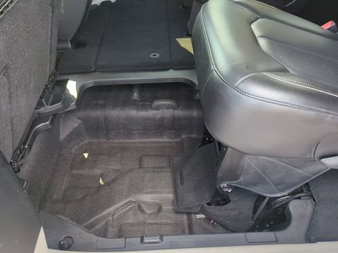 Used 2023 Chrysler Pacifica Touring-L FWD image 39