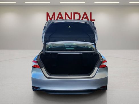 Used 2020 Toyota Camry LE image 18