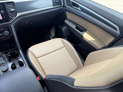Used 2022 Volkswagen Atlas Cross Sport SEL R-Line AWD/4WD image 25