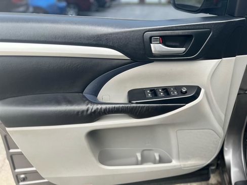 Used 2015 Toyota Highlander XLE image 11