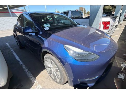 Used 2023 Tesla Model Y Long Range AWD/4WD image 2